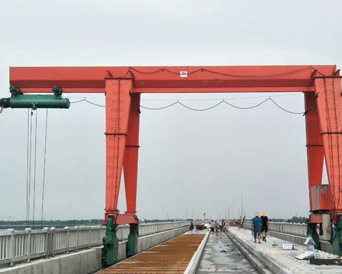 輪胎式起重機.jpg